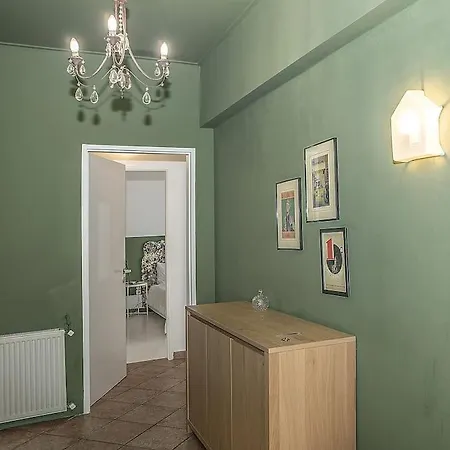 Vintage 3 Bedroom Flat In The Heart Of Apartment