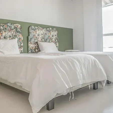 Vintage 3 Bedroom Flat In The Heart Of Apartment *