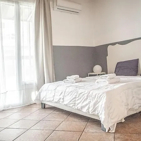 Apartment Vintage 3 Bedroom Flat In The Heart Of