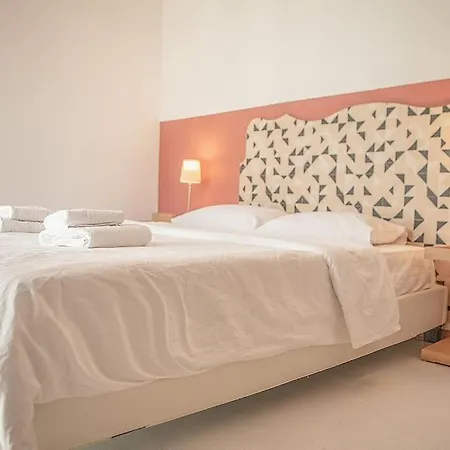 Vintage 3 Bedroom Flat In The Heart Of *