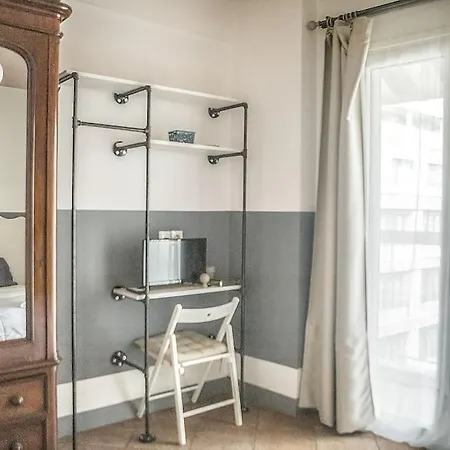 Apartment Vintage 3 Bedroom Flat In The Heart Of