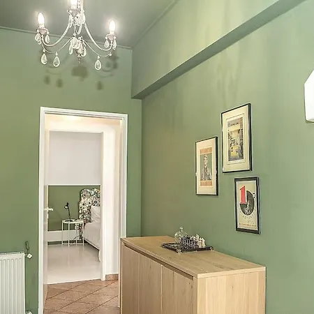 Vintage 3 Bedroom Flat In The Heart Of Apartment